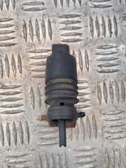 Фото запчасти насос омывателя Volkswagen Transporter 2006 контрактная запчасть Запчасть насос омывателя Volkswagen Transporter 2006