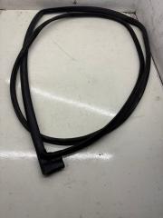 Запчасть уплотнительная резинка боковой двери задняя правая Toyota Harrier 2004