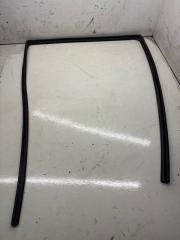 Запчасть уплотнитель стекла двери задний правый Toyota Harrier 2004