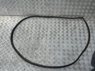 Фото запчасти уплотнительная резинка боковой двери задняя левая Ford Fusion 2004 контрактная запчасть Запчасть уплотнительная резинка боковой двери задняя левая Ford Fusion 2004