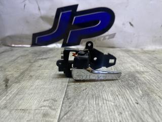 Фото запчасти ручка двери внутренняя левая Mitsubishi lancer 2010 Б/У запчасть Запчасть ручка двери внутренняя левая Mitsubishi lancer 2010