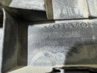 Кронштейн переднего бампера правый Volvo V70