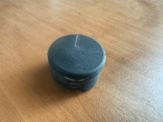 Фото запчасти отбойник капота Volvo S80 контрактная запчасть Запчасть отбойник капота Volvo S80