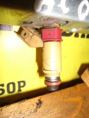 Запчасть форсунка топливная Volvo S40