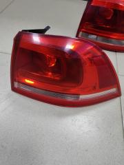 Фонарь наружний правый Volkswagen Touareg 2011