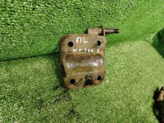 Кронштейн задний Nissan NP300 2011 Б/У Кронштейн задний Nissan NP300 2011