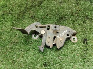 Замок капота Nissan NP300 2011 Б/У Замок капота Nissan NP300 2011