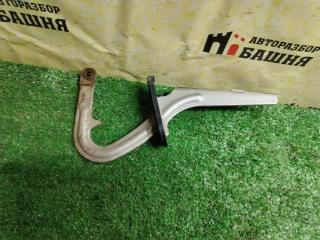 Петля капота правая Nissan NP300 2011