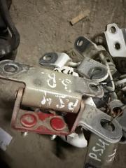 Фото запчасти петля двери задняя правая Kia Soul 2018 Б/У запчасть Запчасть петля двери задняя правая Kia Soul 2018