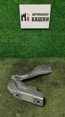 Петля капота левая Nissan Patrol 2011
