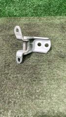 Фото запчасти петля двери передняя левая Nissan Patrol 2011 Б/У запчасть Запчасть петля двери передняя левая Nissan Patrol 2011