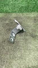 Фото запчасти петля двери задняя левая Nissan Patrol 2011 Б/У запчасть Запчасть петля двери задняя левая Nissan Patrol 2011