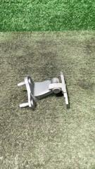 Фото запчасти петля двери задняя правая Nissan Patrol 2011 Б/У запчасть Запчасть петля двери задняя правая Nissan Patrol 2011