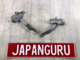 Петля капота Mazda 3 2003