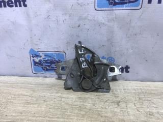Фото запчасти замок капота Volkswagen Passat B3 1988 Б/У запчасть Запчасть замок капота Volkswagen Passat B3 1988