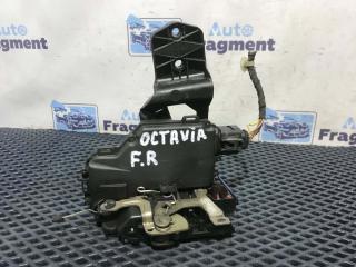 Замок двери передний правый Skoda Octavia 2000