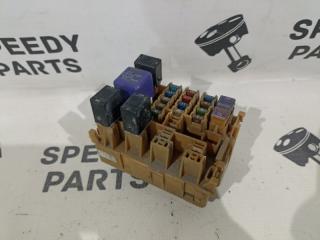Запчасть блок предохранителей Toyota Pronard 2000