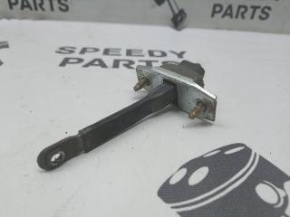 Фото запчасти ограничитель двери передний Toyota Mark II 1990 Б/У запчасть Запчасть ограничитель двери передний Toyota Mark II 1990