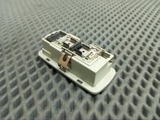 Плафон подсветки салона задний левый Skyline 2003 GH-V35 VQ25DD Плафон подсветки салона задний левый Skyline 2003 GH-V35 VQ25DD