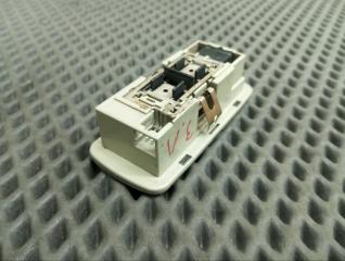 Плафон подсветки салона задний левый Skyline 2003 GH-V35 VQ25DD Плафон подсветки салона задний левый Skyline 2003 GH-V35 VQ25DD