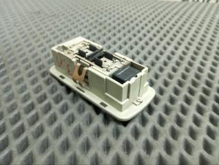 Плафон подсветки салона задний левый Skyline 2003 GH-V35 VQ25DD Плафон подсветки салона задний левый Skyline 2003 GH-V35 VQ25DD