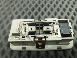 Плафон подсветки салона задний левый Skyline 2003 GH-V35 VQ25DD Плафон подсветки салона задний левый Skyline 2003 GH-V35 VQ25DD