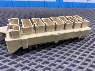 Блок предохранителей салонный MPV 2001 LW GY-DE Блок предохранителей салонный MPV 2001 LW GY-DE