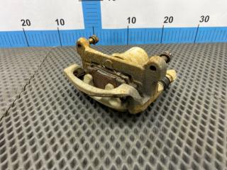 Суппорт тормозной задний правый Toyota Chaser 1994