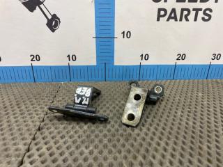 Запчасть петля двери передняя левая Toyota Crown 1993