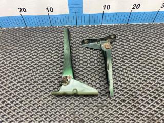 Фото запчасти петля капота Subaru Outback 2001 Б/У запчасть Запчасть петля капота Subaru Outback 2001