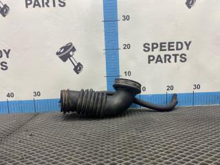Патрубок воздушного фильтра Mitsubishi Lancer Cedia 2001 Б/У Патрубок воздушного фильтра Mitsubishi Lancer Cedia 2001