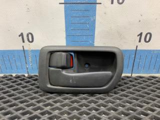 Ручка двери внутренняя задняя левая Toyota Carina 1998