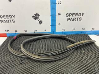 Запчасть уплотнительная резинка боковой двери задняя левая Nissan Avenir 2000