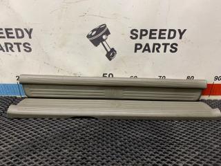 Запчасть накладка на порог салона передняя Nissan Laurel 2000