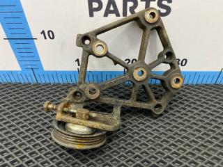 Запчасть кронштейн компрессора кондиционера Nissan R'nessa 1997