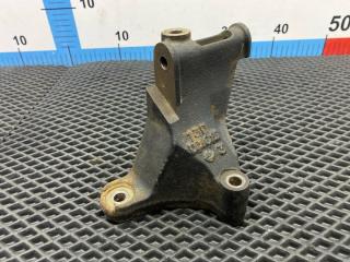 Запчасть кронштейн генератора Nissan R'nessa 1997