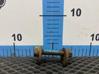 Фото запчасти болт развальный задний Toyota Mark II 1993 Б/У запчасть Запчасть болт развальный задний Toyota Mark II 1993