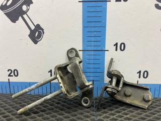 Запчасть петля двери задняя правая Toyota Mark II 1994