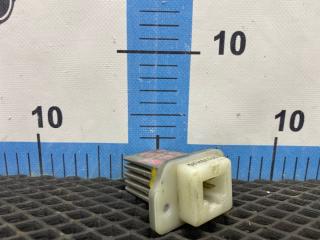 Запчасть реостат печки Nissan R'nessa 1997