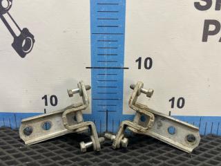 Запчасть петля двери передняя левая Mitsubishi Lancer Cedia 2001