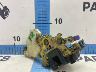 Запчасть замок боковой двери передний правый Nissan Sunny 2002