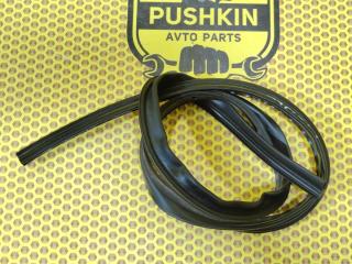 Уплотнитель двери задний правый Skoda Rapid 2018