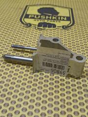 Кронштейн усилителя торпедо правый Volkswagen Tiguan 2011