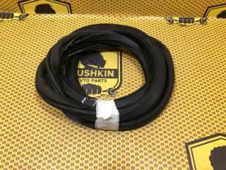 Уплотнитель на проем задний левый Skoda Octavia 2020