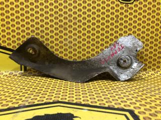 Запчасть защита тормозных трубок Volkswagen Tiguan 2011