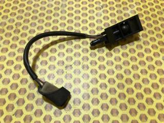 Запчасть форсунка омывателя лобового стекла Skoda Rapid 2018