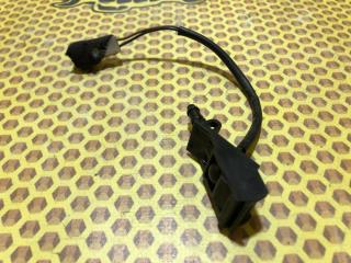 Запчасть форсунка омывателя лобового стекла Skoda Rapid 2018