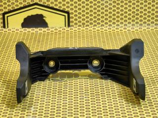 Кронштейн консоли Skoda Octavia 2018