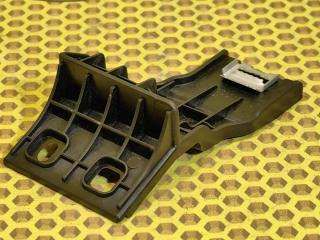 Кронштейн консоли на тоннель левый Skoda Octavia 2018