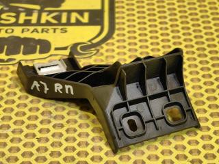 Кронштейн консоли правый Skoda Octavia 2018